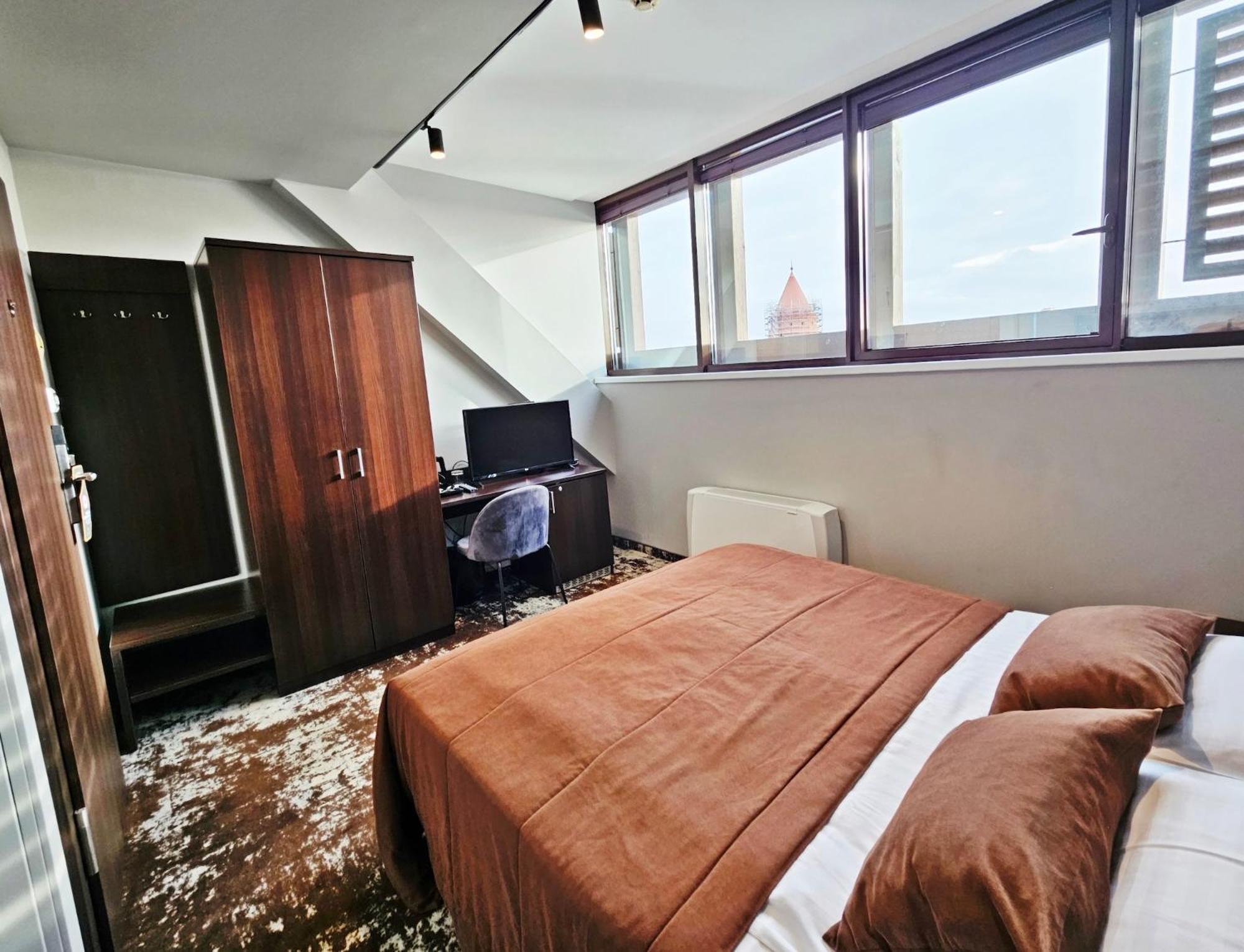 Old Mill Hotel Κλαϊπέντα Δωμάτιο φωτογραφία